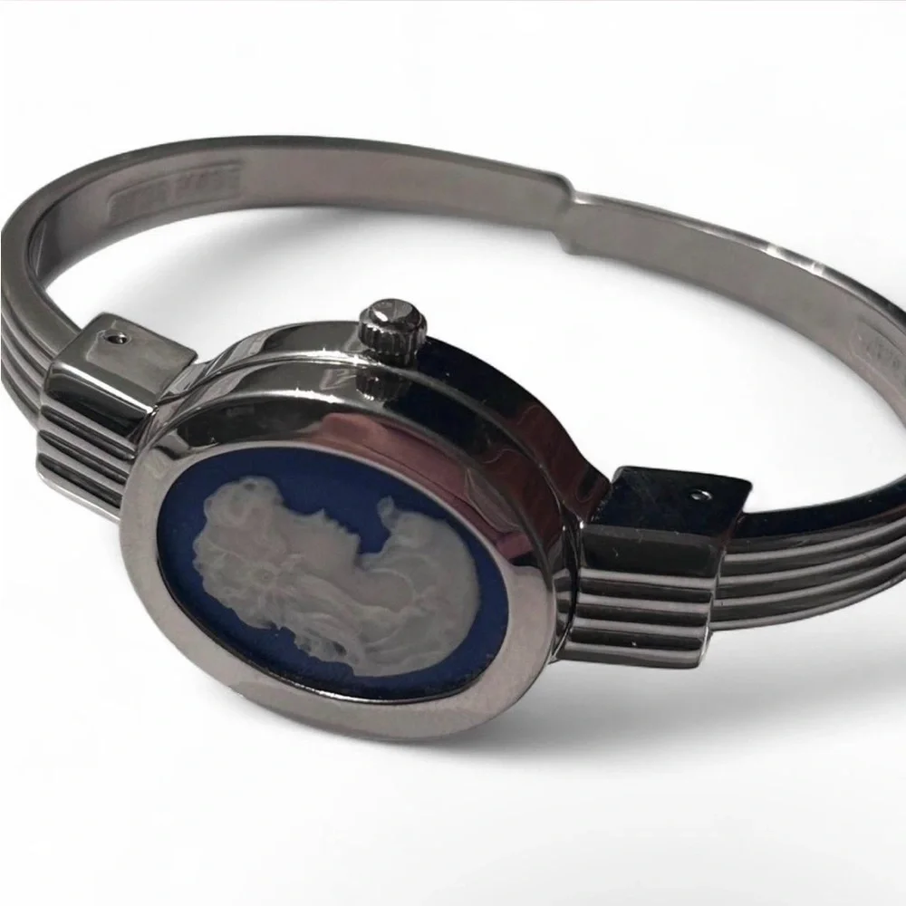 André Mouche Cameo Locket Watch - Blue and White - Picture 4 of 7
